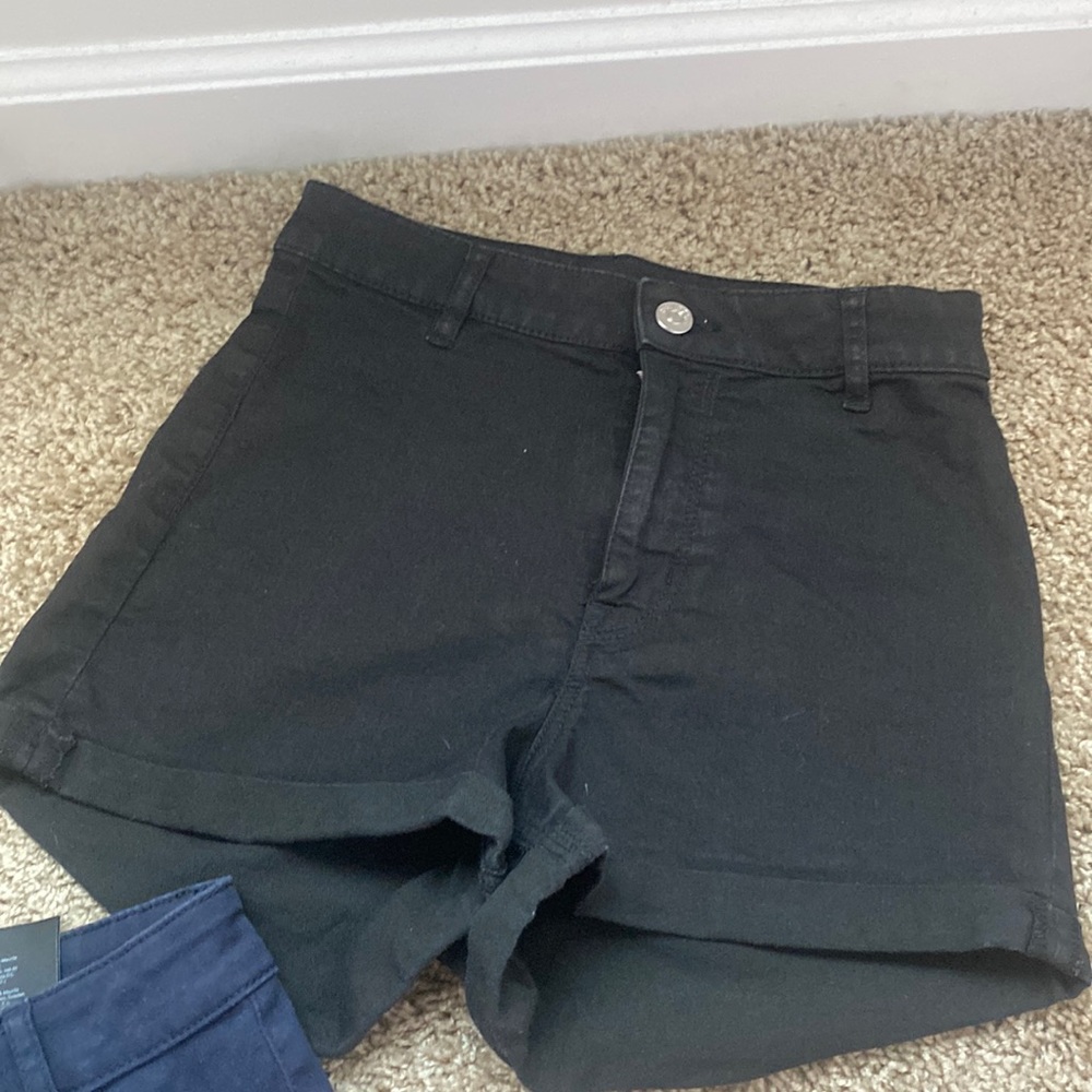 H&M shorts high stretch, form fitted shorts size US 4 /EUR 36